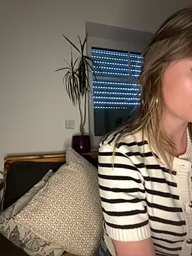 Snapshot of Milla__one chatting on March 19, 2025, 4:24 pm Milla one online show from March 19, 2025, 4:24 pm