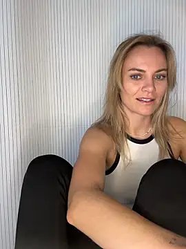 Snapshot of Milla__one chatting on October 2, 2025, 2:09 pm Milla one online show from October 2, 2025, 2:09 pm