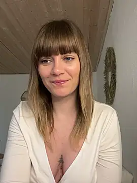 Snapshot of Milla__one chatting on February 11, 2025, 11:31 am Milla one online show from February 11, 2025, 11:31 am