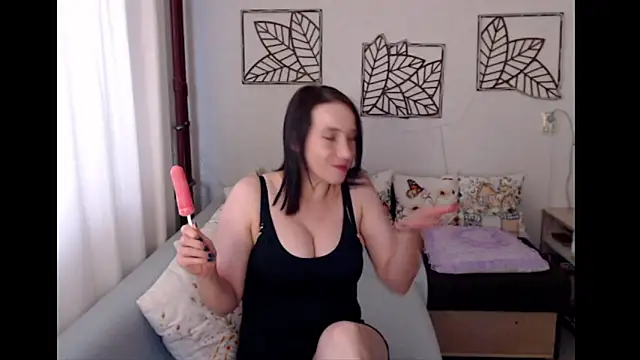 pepper milf online show from June 17, 2026, 3:00 pm