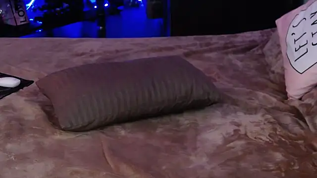 Denny Brenda online show from November 8, 2025, 8:12 pm