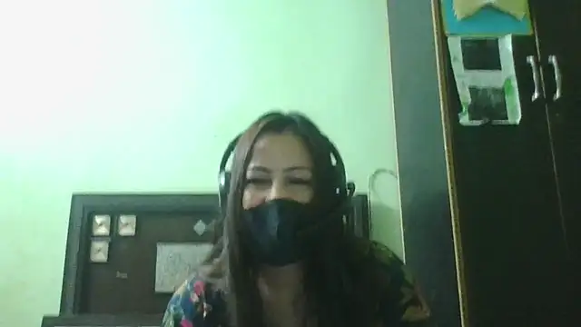 couplesuni online show from April 11, 2026, 5:27 pm