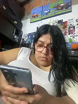 dafne19  online show from November 20, 2025, 4:13 am