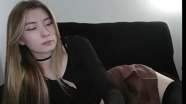 ErikaShyy online show from March 26, 2026, 10:35 am