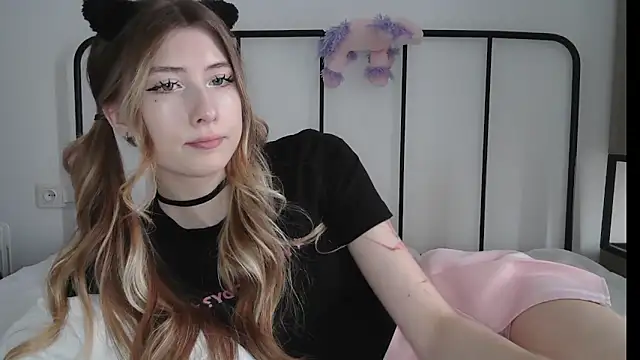ErikaShyy online show from July 6, 2026, 10:00 am