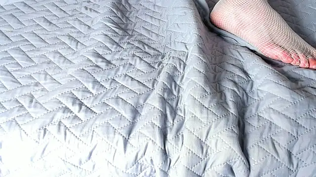 LiaFlowers online show from February 25, 2025, 6:25 am