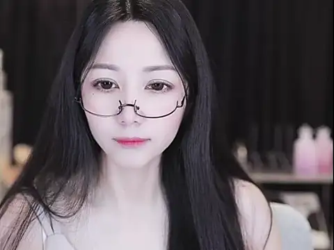 Nuyoah-77 online show from April 21, 2026, 5:36 am