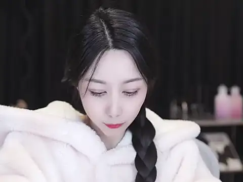 Nuyoah-77 online show from February 12, 2026, 3:34 pm