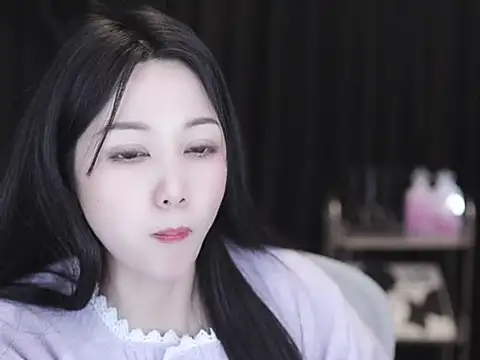 Nuyoah-77 online show from February 15, 2026, 12:59 pm