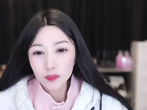 Nuyoah-77 online show from November 19, 2025, 4:40 pm