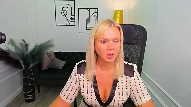 Snapshot of AgathaKlouin chatting on January 18, 2026, 7:17 pm AgathaKlouin online show from January 18, 2026, 7:17 pm