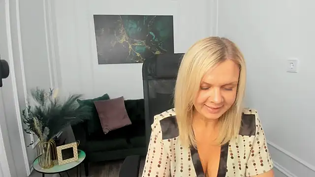 AgathaKlouin online show from March 28, 2026, 11:33 am