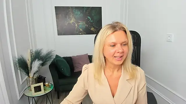 AgathaKlouin online show from April 9, 2026, 7:31 pm