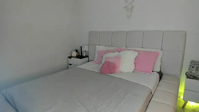 Ori valentina online show from March 31, 2026, 8:33 pm