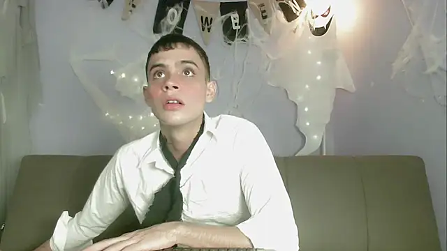 zacariasss  online show from October 26, 2025, 3:51 am