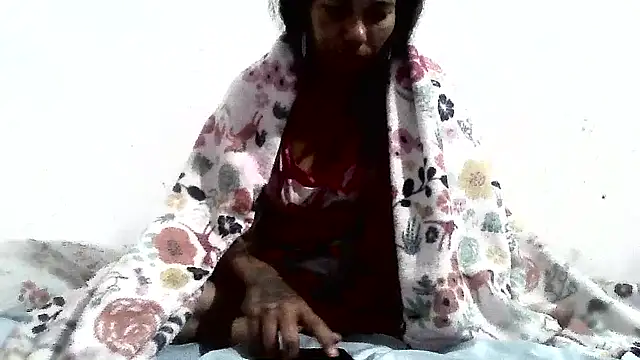Snapshot of thasmyni chatting on July 12, 2026, 10:05 am thasmyni online show from July 12, 2026, 10:05 am