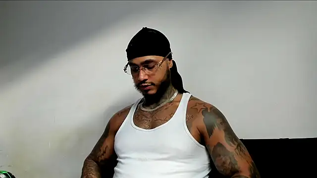 Snapshot of Exotic_tatto27121 chatting on May 31, 2026, 10:32 pm Exotic tatto27121 online show from May 31, 2026, 10:32 pm