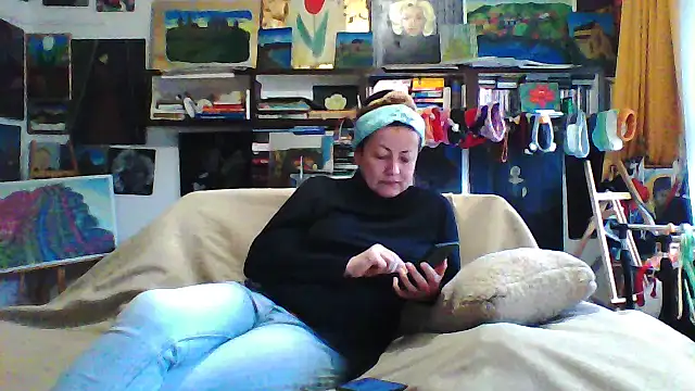 MariaAnaSunshine online show from December 4, 2025, 7:40 am