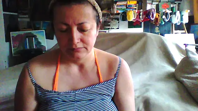 MariaAnaSunshine online show from November 14, 2025, 9:57 am