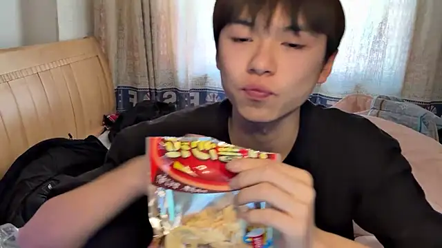 Snapshot of xiaottt1918 chatting on January 16, 2025, 8:33 am xiaottt1918 online show from January 16, 2025, 8:33 am