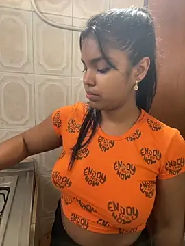 zoe roux21 online show from October 23, 2025, 10:19 pm