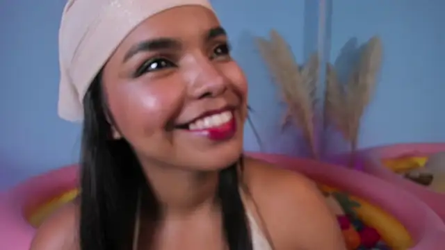 zoe roux21 online show from March 21, 2025, 9:01 pm