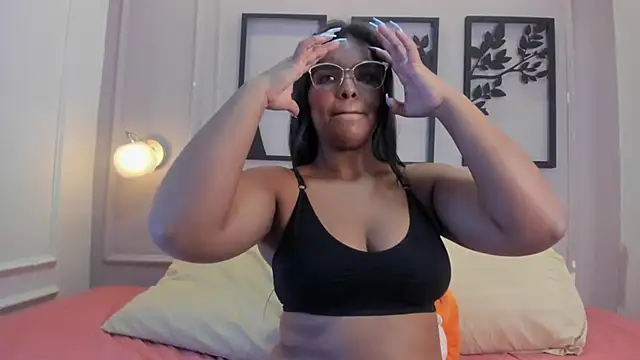 zoe roux21 online show from November 16, 2025, 9:30 pm