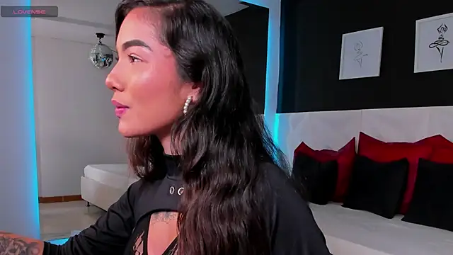 scarlet castro online show from November 6, 2025, 4:44 pm