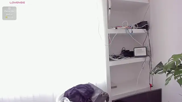 RoxyRoss  online show from September 26, 2025, 2:24 pm