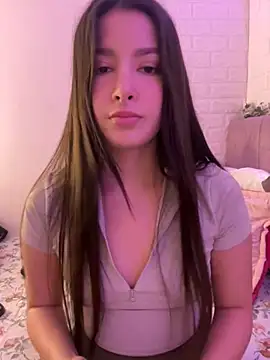 Snapshot of annaharper- chatting on October 18, 2025, 12:12 am annaharper- online show from October 18, 2025, 12:12 am