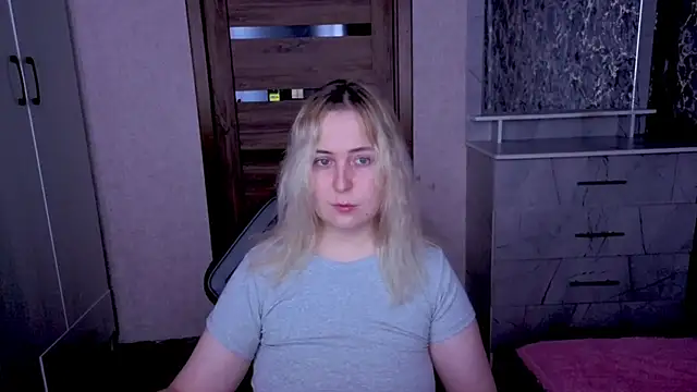 Snapshot of Kristy-Max chatting on June 9, 2026, 8:32 pm Kristy-Max online show from June 9, 2026, 8:32 pm