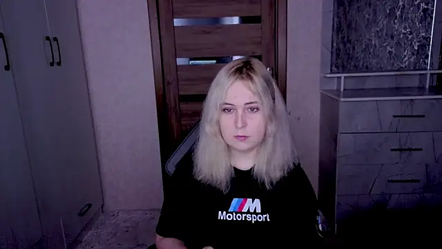 Kristy-Max online show from April 5, 2026, 8:37 pm