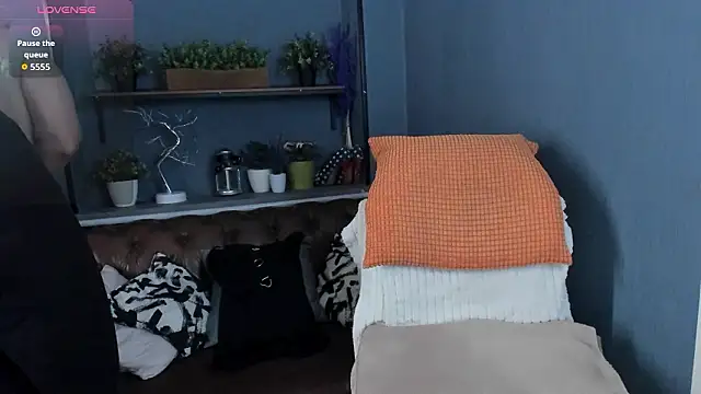 JesiaFoxi online show from February 16, 2026, 2:27 pm