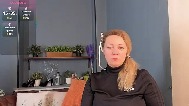 JesiaFoxi online show from December 18, 2025, 9:36 am