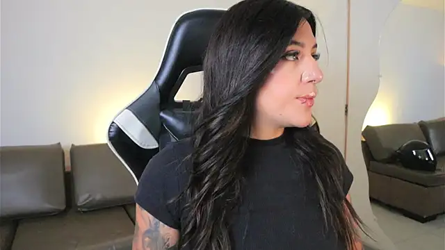 ashleyvalirya online show from March 24, 2026, 8:09 pm