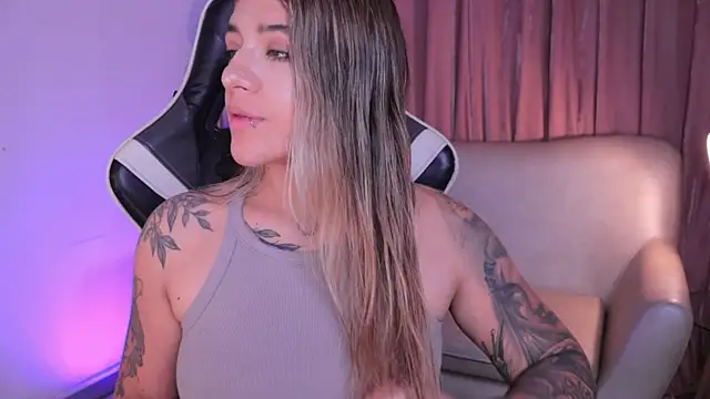 ashleyvalirya online show from November 12, 2025, 3:54 am