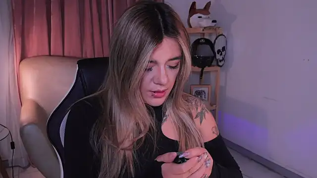 ashleyvalirya online show from October 23, 2025, 4:11 am