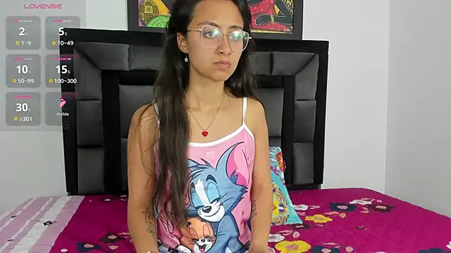 tatiana valencia online show from March 9, 2025, 6:21 pm