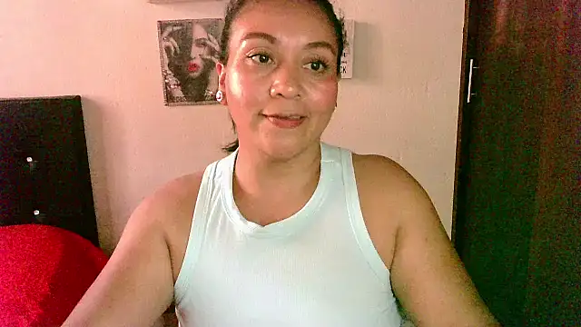 Snapshot of zaray_bella chatting on October 7, 2025, 10:00 pm zaray bella online show from October 7, 2025, 10:00 pm