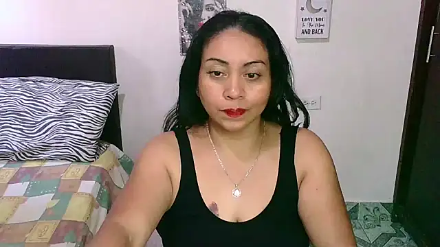 Snapshot of zaray_bella chatting on February 14, 2025, 10:25 pm zaray bella online show from February 14, 2025, 10:25 pm