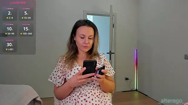  cometoseeme  online show from February 13, 2026, 10:59 am