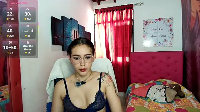 Snapshot of miley_blue_ chatting on February 13, 2026, 7:14 pm miley blue online show from February 13, 2026, 7:14 pm