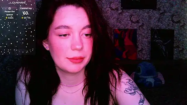 Snapshot of AlexandrinaLii chatting on October 28, 2025, 6:56 am AlexandrinaLii online show from October 28, 2025, 6:56 am