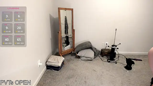 Peaches N Kreme online show from November 4, 2025, 2:59 am