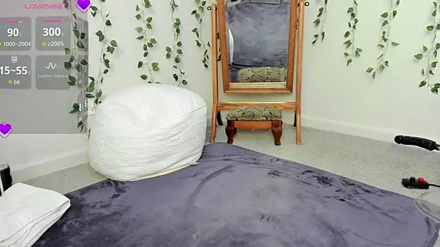 Peaches N Kreme online show from April 13, 2026, 11:53 pm