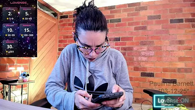 Snapshot of paulinabarnett- chatting on December 4, 2025, 4:55 am paulinabarnett- online show from December 4, 2025, 4:55 am