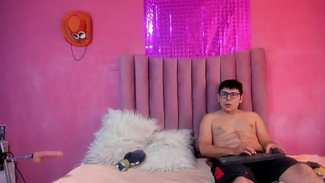 JustiinJazmin online show from September 20, 2025, 10:15 pm