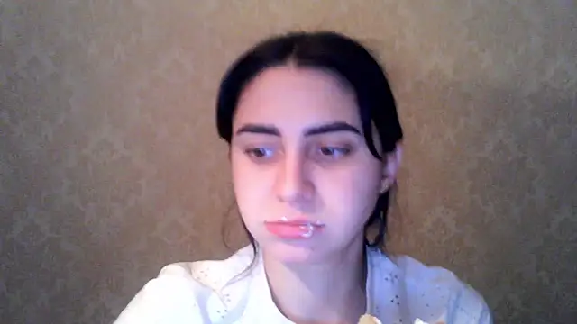 Snapshot of Kashtanka_ chatting on December 16, 2025, 5:22 am Kashtanka online show from December 16, 2025, 5:22 am