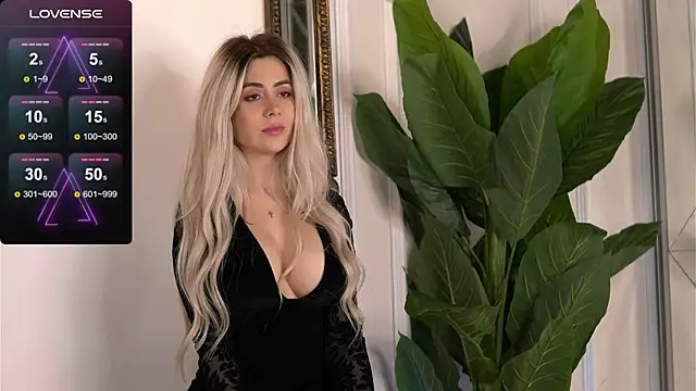 Kylie Benton online show from November 6, 2025, 5:55 am