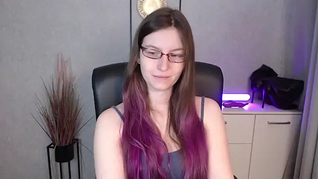 emmaxDelight online show from December 16, 2025, 6:28 am